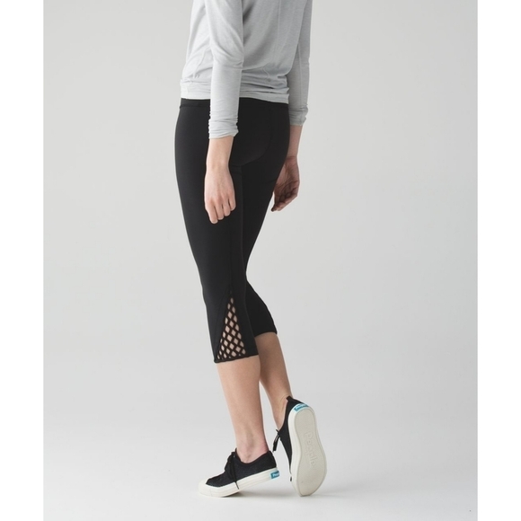 Lululemon True Self Crop II in Black Size 2 - Picture 4 of 6